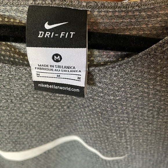 Nike mesh crop top size medium - Picture 4 of 4